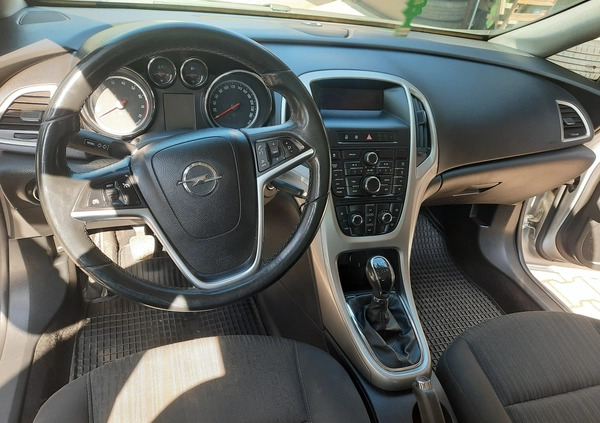 Opel Astra cena 22500 przebieg: 215000, rok produkcji 2012 z Siedliszcze małe 232